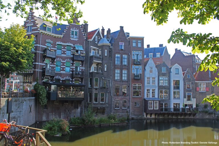 View at the Aelbrechtskolk in Delfshaven, a national monument in Rotterdam-West. From here the Pilgrim Fathers departed to America in 1620.
