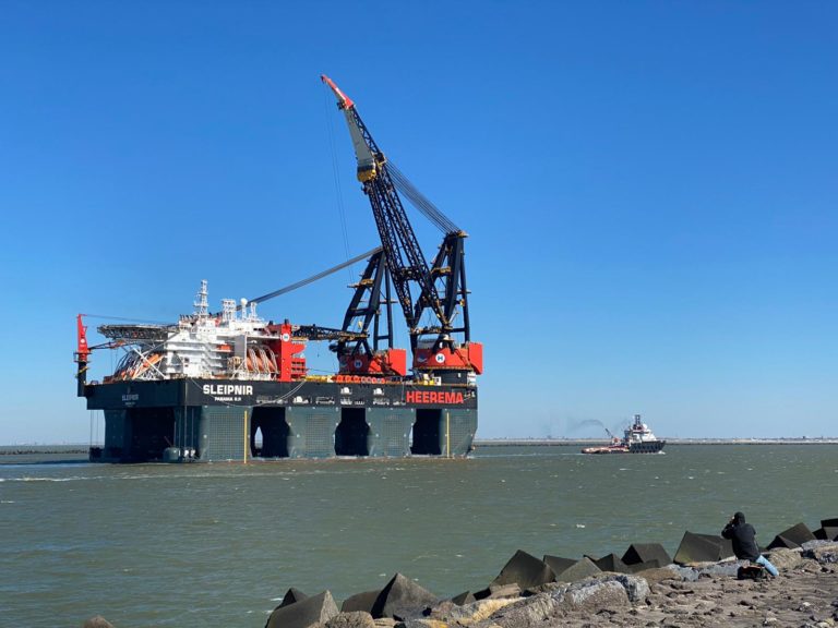 Sleipnir, the world's largest semi-submersible crane vessel. (Photo: Heerema)