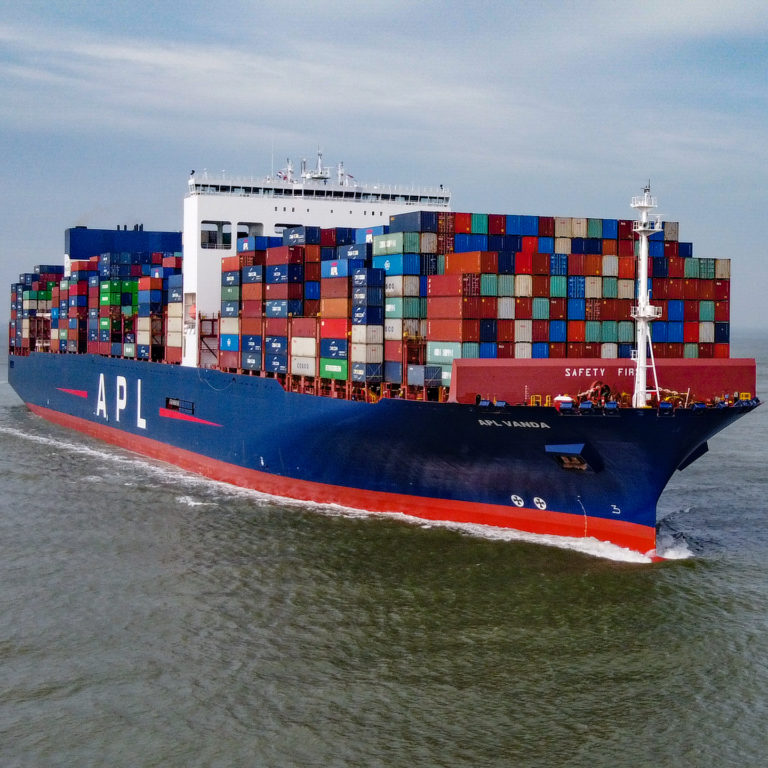 The vessel APL Vanda (IMO: 9631993, MMSI: 566954000) is a container vessel, build in 2013 and sails under the Singapore flag. She is 398m long and 51m wide. Maximum TEU: 17.292. (Photo: Wouter van der Mark)