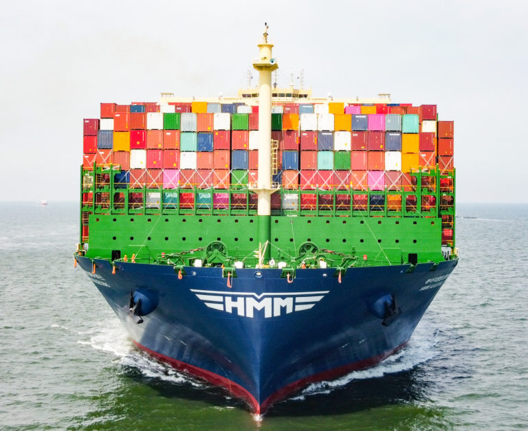 The vessel HMM Algerciras (IMO: 9863297, MMSI: 351297000) is a container vessel, build in 2020 and sails under the Panama flag. She is 400m long and 61m wide. She is, at this moment, the largest container vessel in the world. Maximum TEU: 23,964. (Photo: Wouter van der Mark)